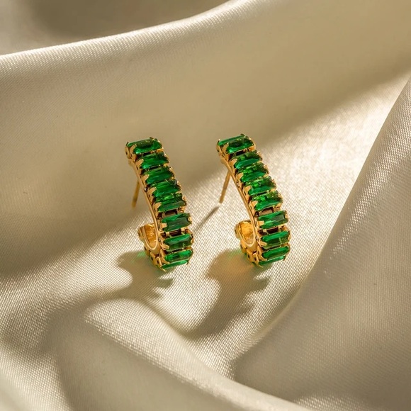 NEW💎18K Gold Plated Simulated Emerald Earrings*Baguette Earrings*Diamond Cut - Picture 2 of 10